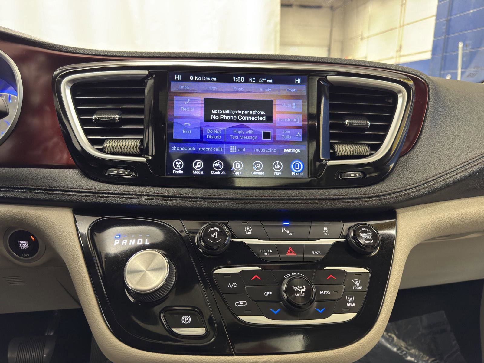 Used 2017 Chrysler Pacifica Limited image 24