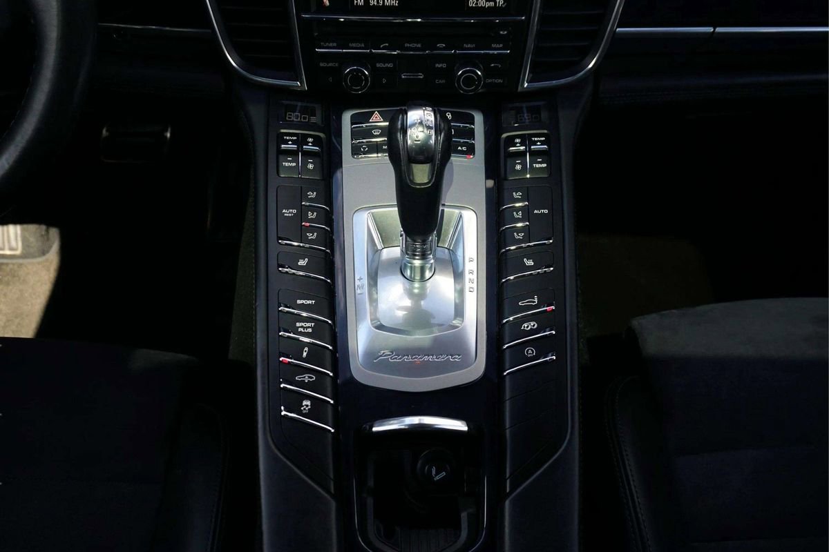 Used 2013 Porsche Panamera GTS image 26
