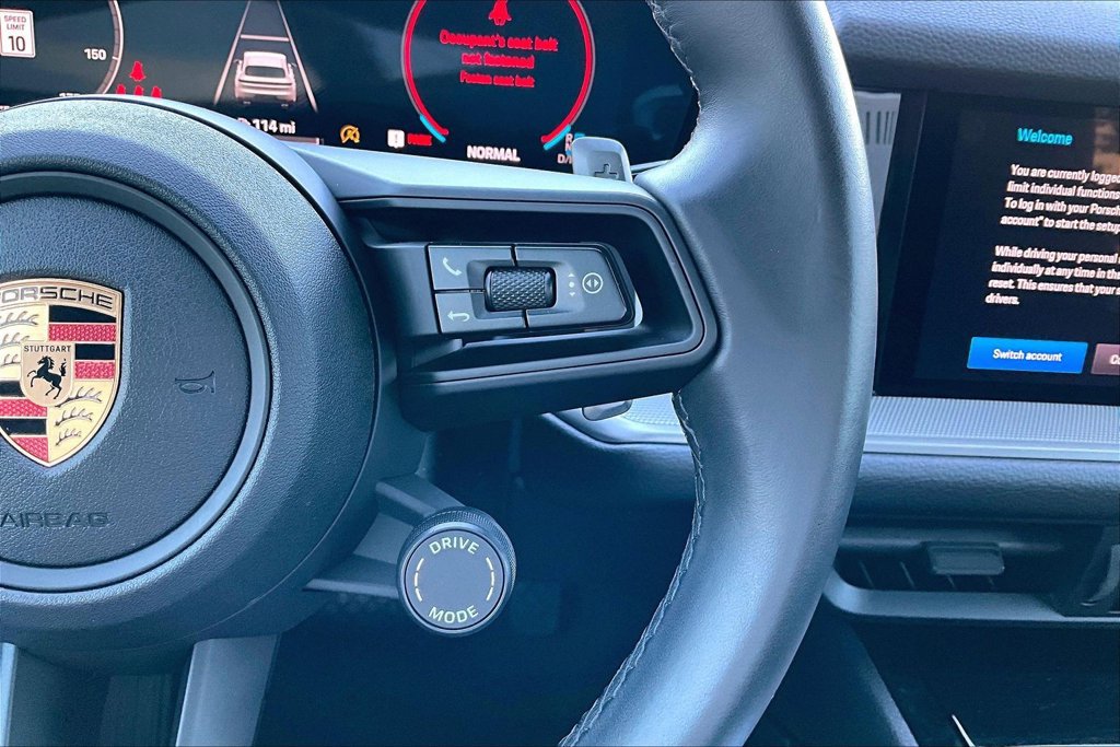 Used 2025 Porsche Cayenne AWD/4WD image 18