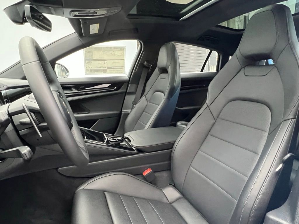 Used 2025 Porsche Panamera image 5