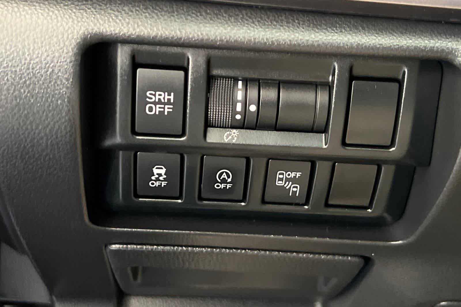 Used 2020 Subaru Crosstrek 2.0i Limited w/ Moonroof Package w/Navigation AWD/4WD image 34