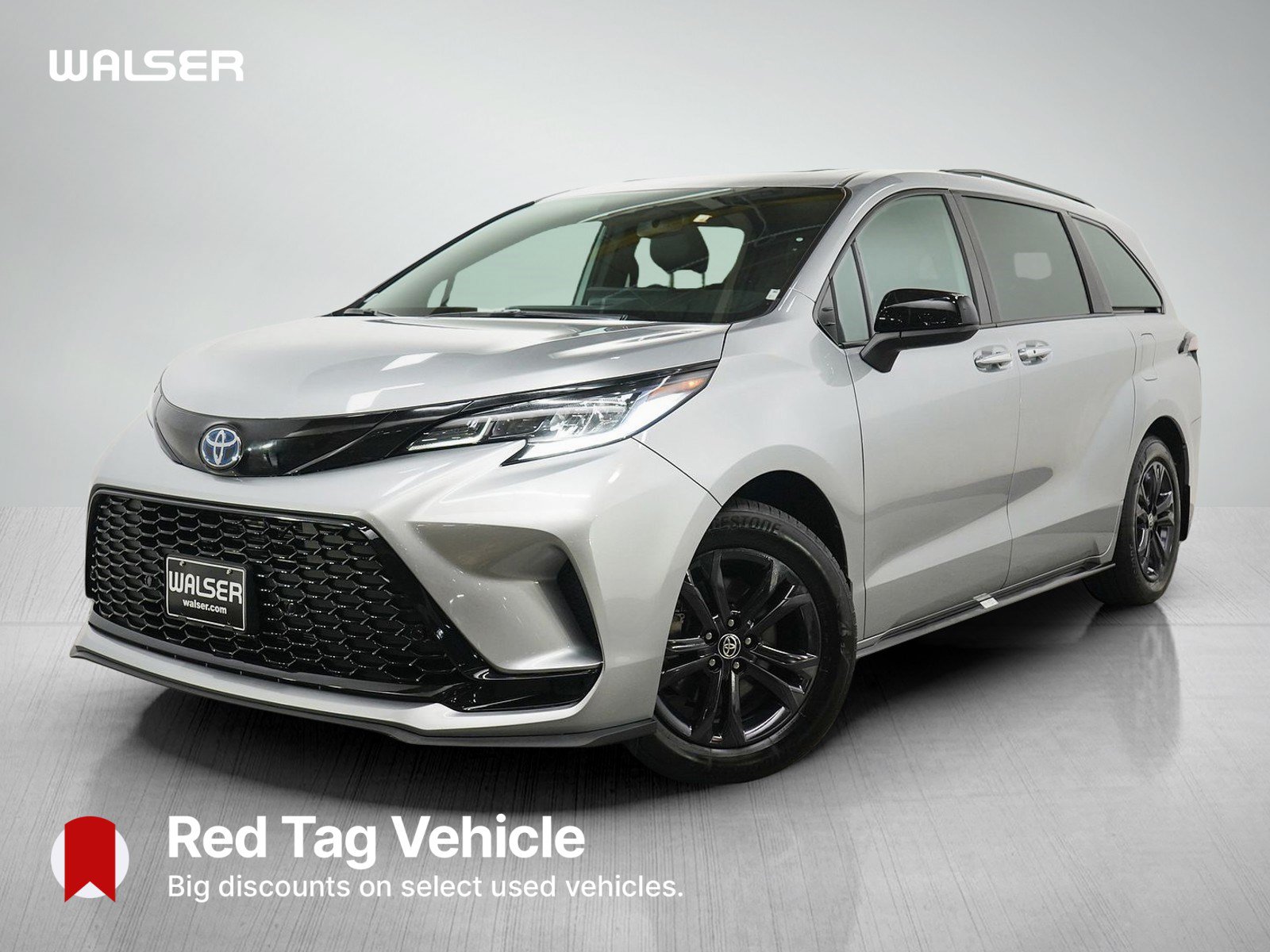 Used 2025 Toyota Sienna XSE AWD/4WD image 1