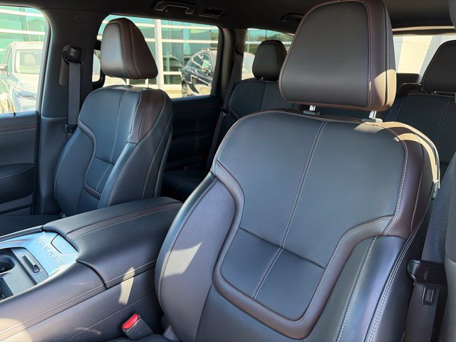Used 2025 Nissan Armada SL AWD/4WD image 10