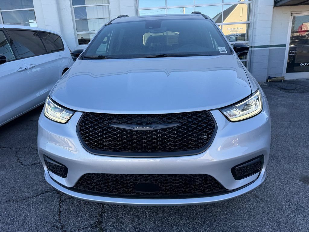 New 2026 Chrysler Pacifica Select w/ S Appearance Package FWD image 4