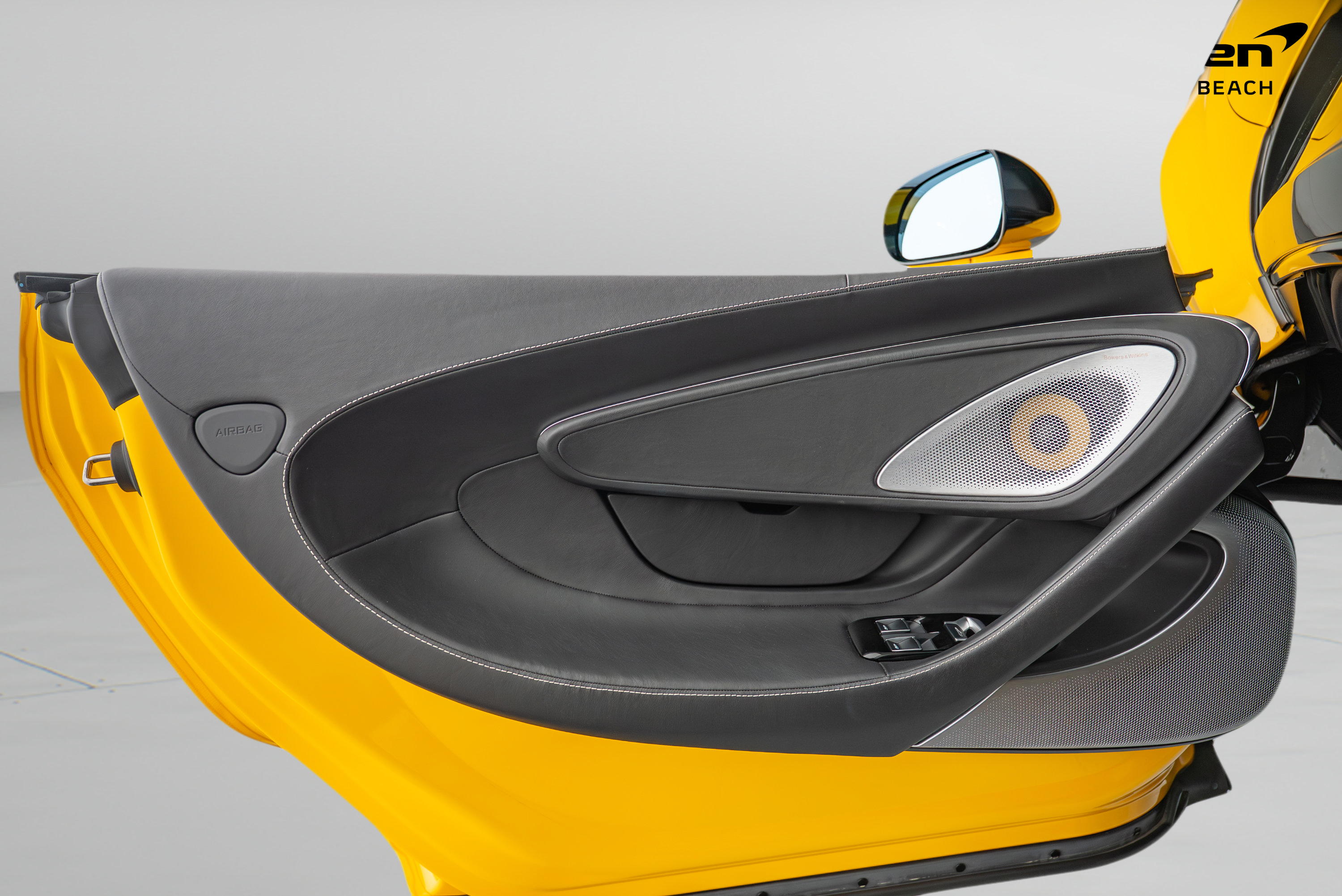 Used 2025 McLaren GTS RWD image 35
