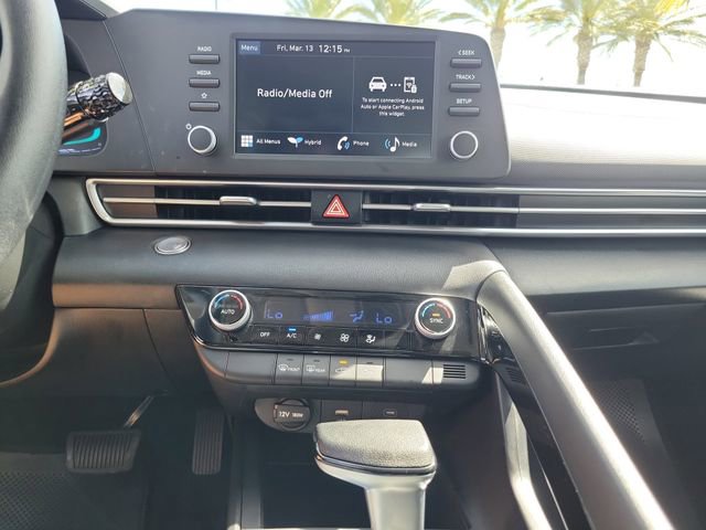 Used 2025 Hyundai Elantra Blue image 13