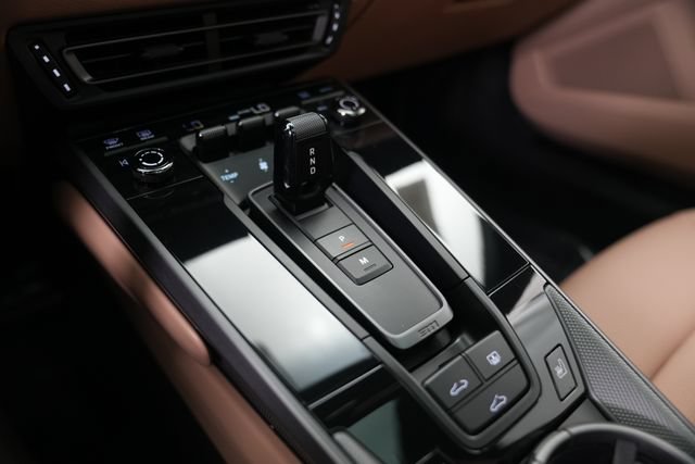 Certified 2023 Porsche 911 Carrera RWD image 33