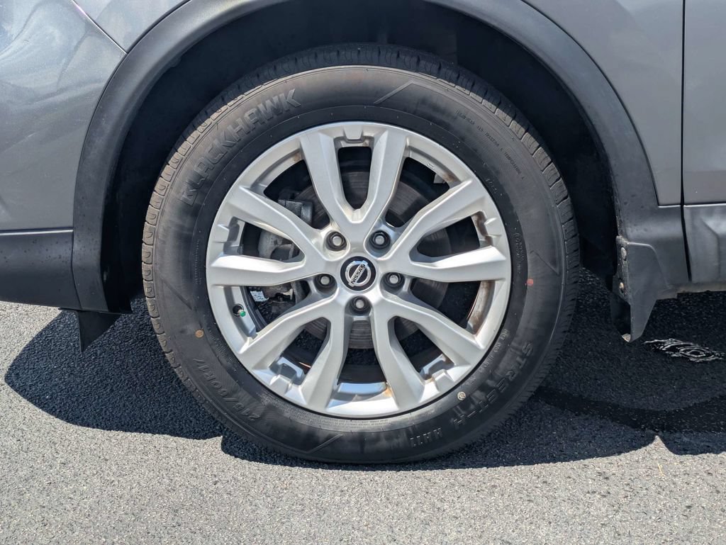 Used 2020 Nissan Rogue Sport SV FWD image 12