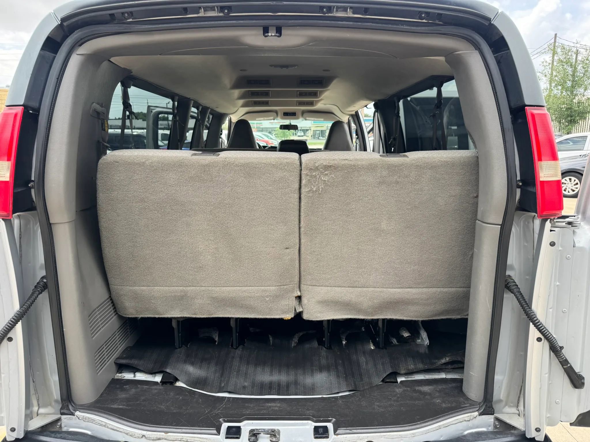 Used 2017 Chevrolet Express 3500 LT w/ LT Preferred Equipment Group image 26