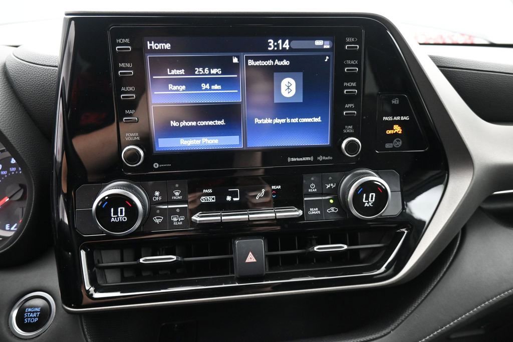 Used 2020 Toyota Highlander LE AWD/4WD image 19