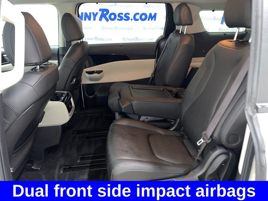 Used 2023 Kia Carnival EX FWD image 11