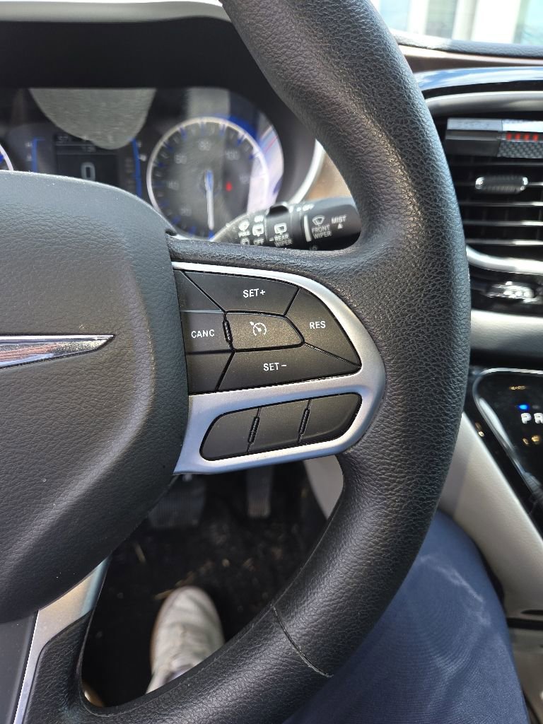 Used 2019 Chrysler Pacifica Touring Plus w/ Tire & Wheel Group FWD image 19