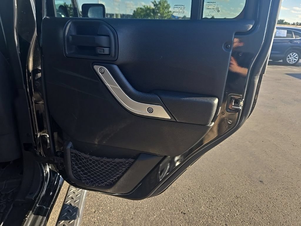 Used 2013 Jeep Wrangler Unlimited Sahara w/ Dual Top Group AWD/4WD image 26