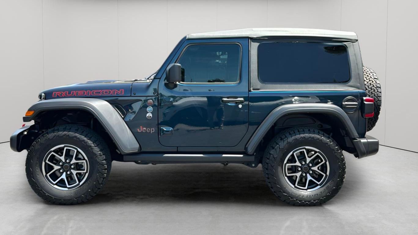 Used 2025 Jeep Wrangler Rubicon w/ Convenience Group AWD/4WD image 9