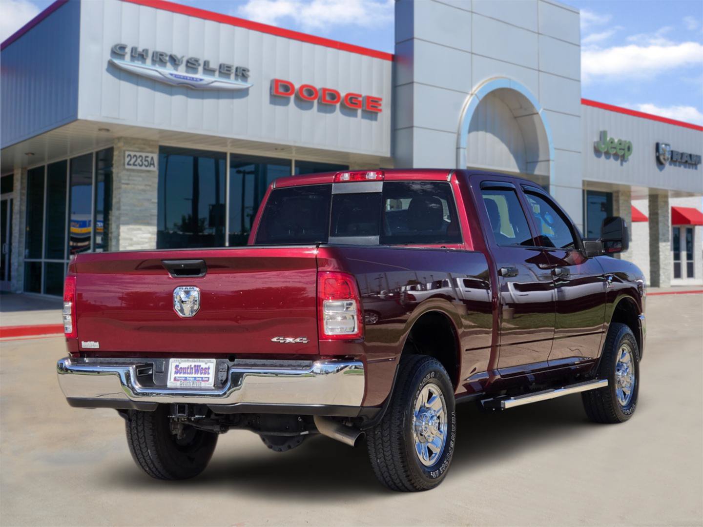 Used 2024 RAM 2500 Tradesman w/ Chrome Appearance Group AWD/4WD image 5