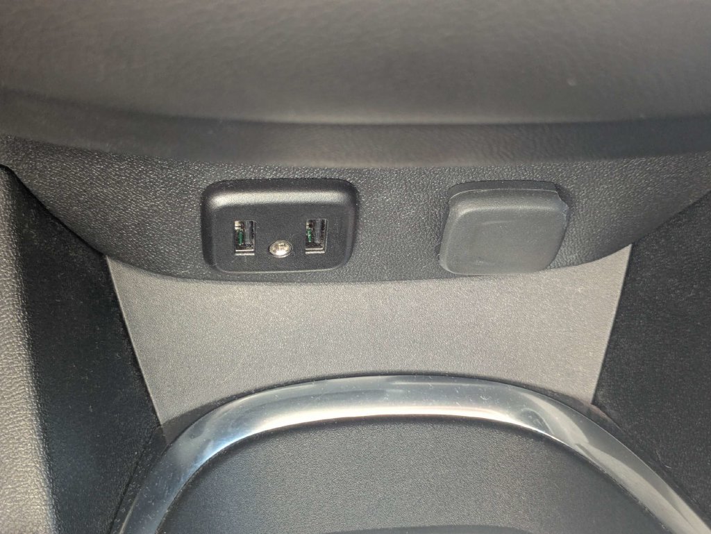 Used 2018 Chevrolet Malibu LT w/ Leather Package FWD image 23