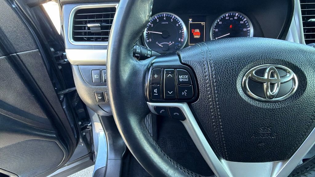 Used 2019 Toyota Highlander Plus AWD/4WD image 27