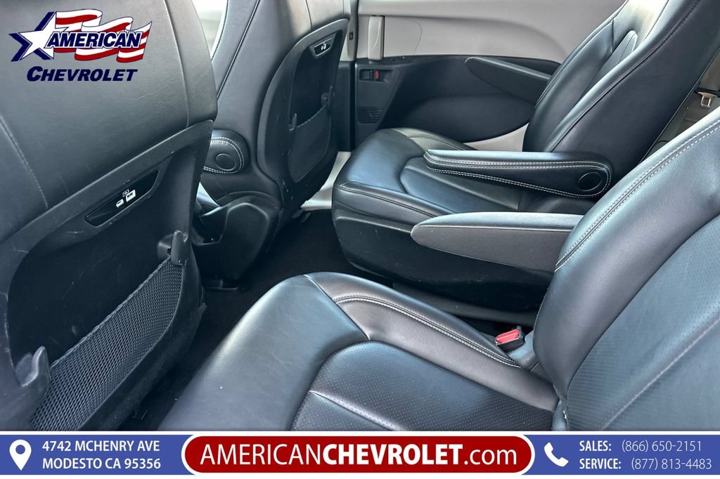 Used 2023 Chrysler Pacifica Touring-L FWD image 15