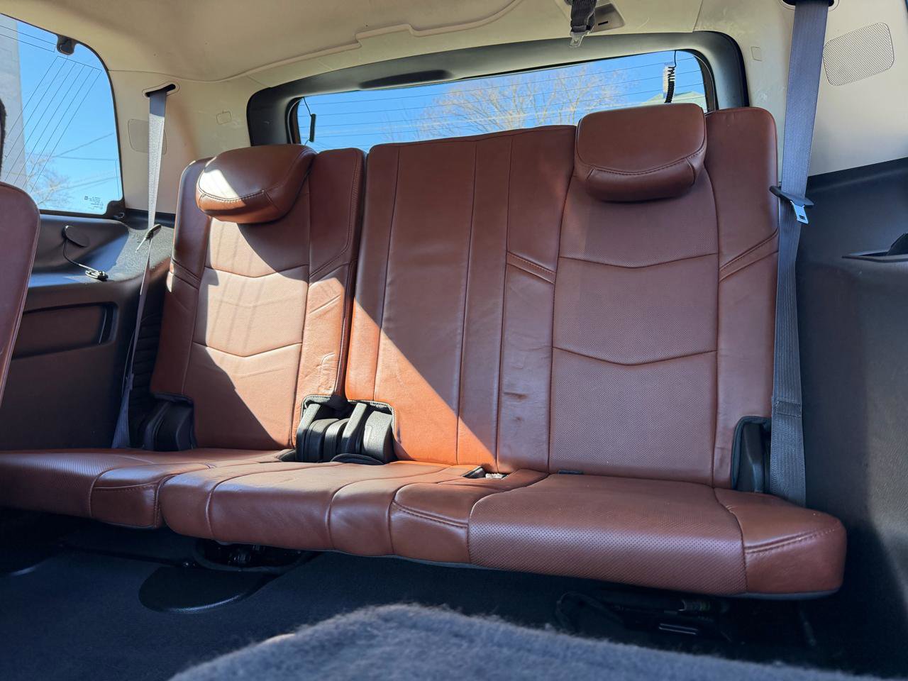 Used 2015 Cadillac Escalade Luxury image 8