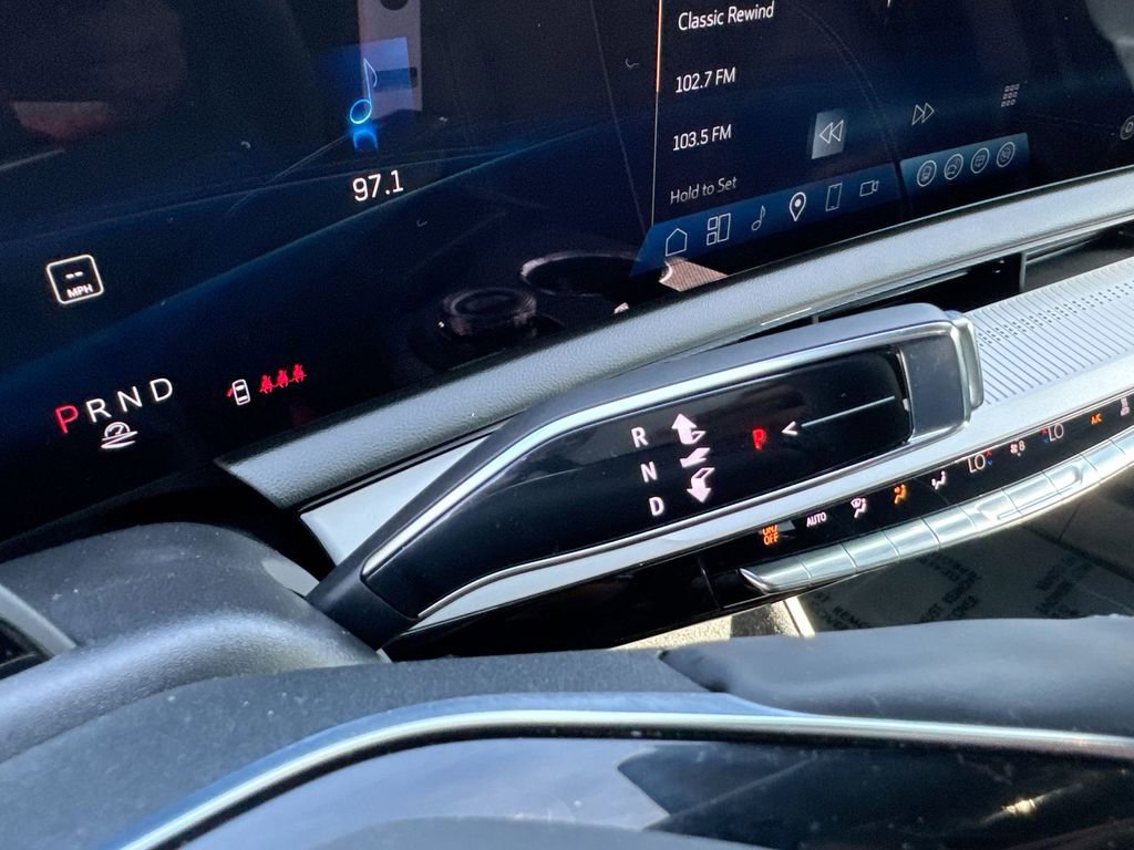 Used 2025 Cadillac Optiq Sport 2 image 22