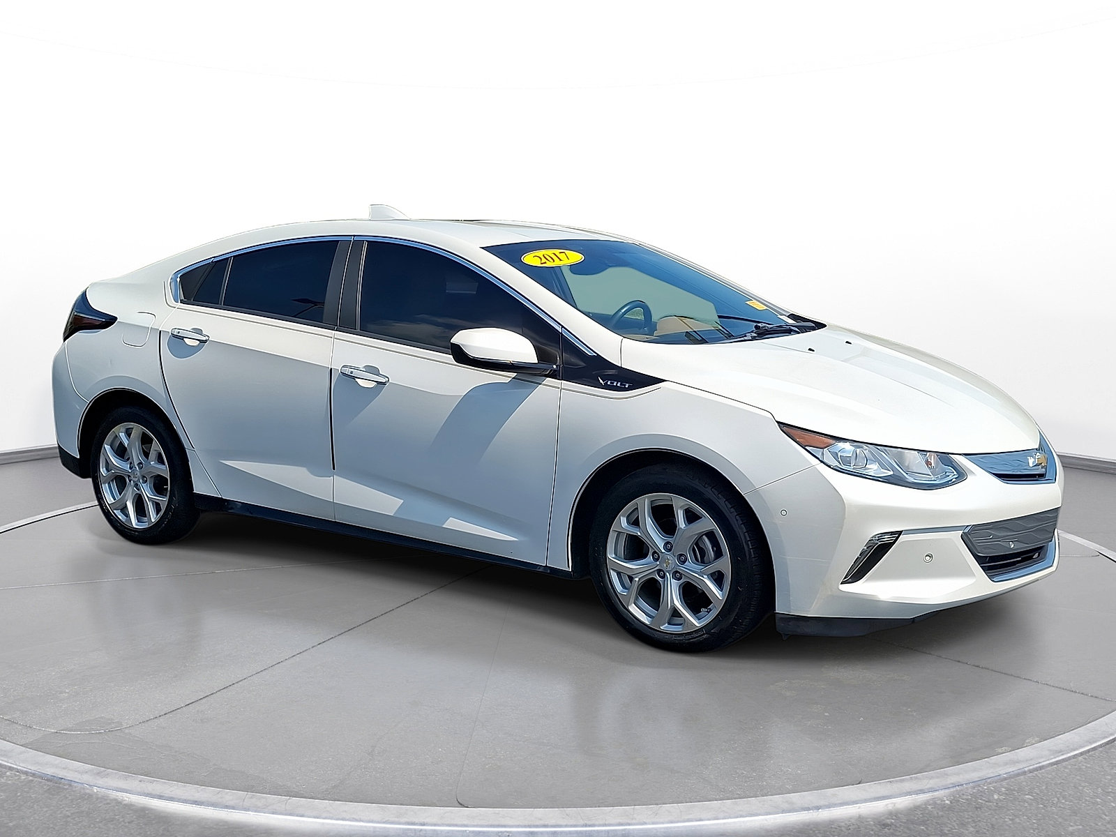 Used 2017 Chevrolet Volt Premier w/ Driver Confidence II Package FWD image 1