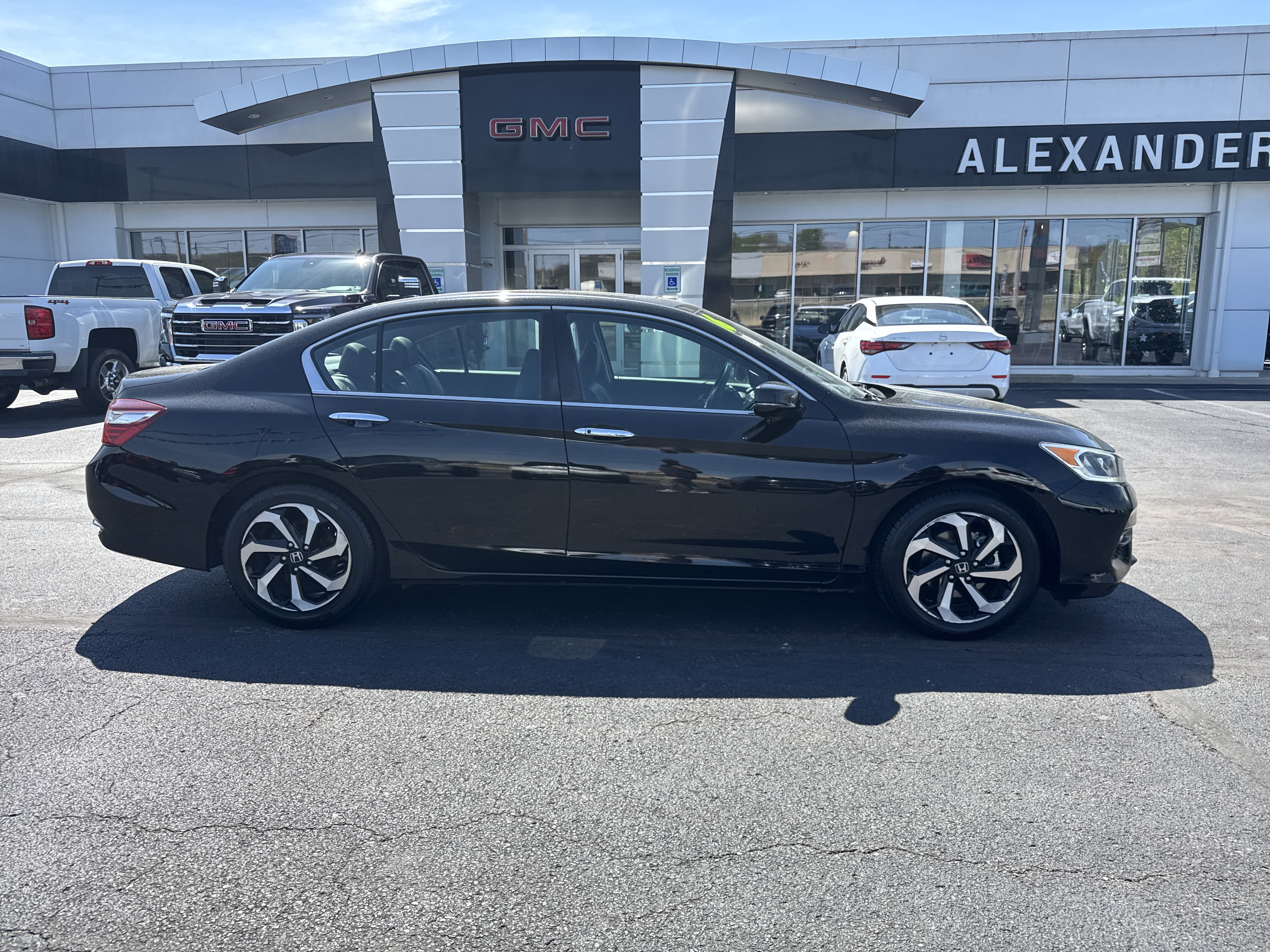 Used 2016 Honda Accord EX-L image 2
