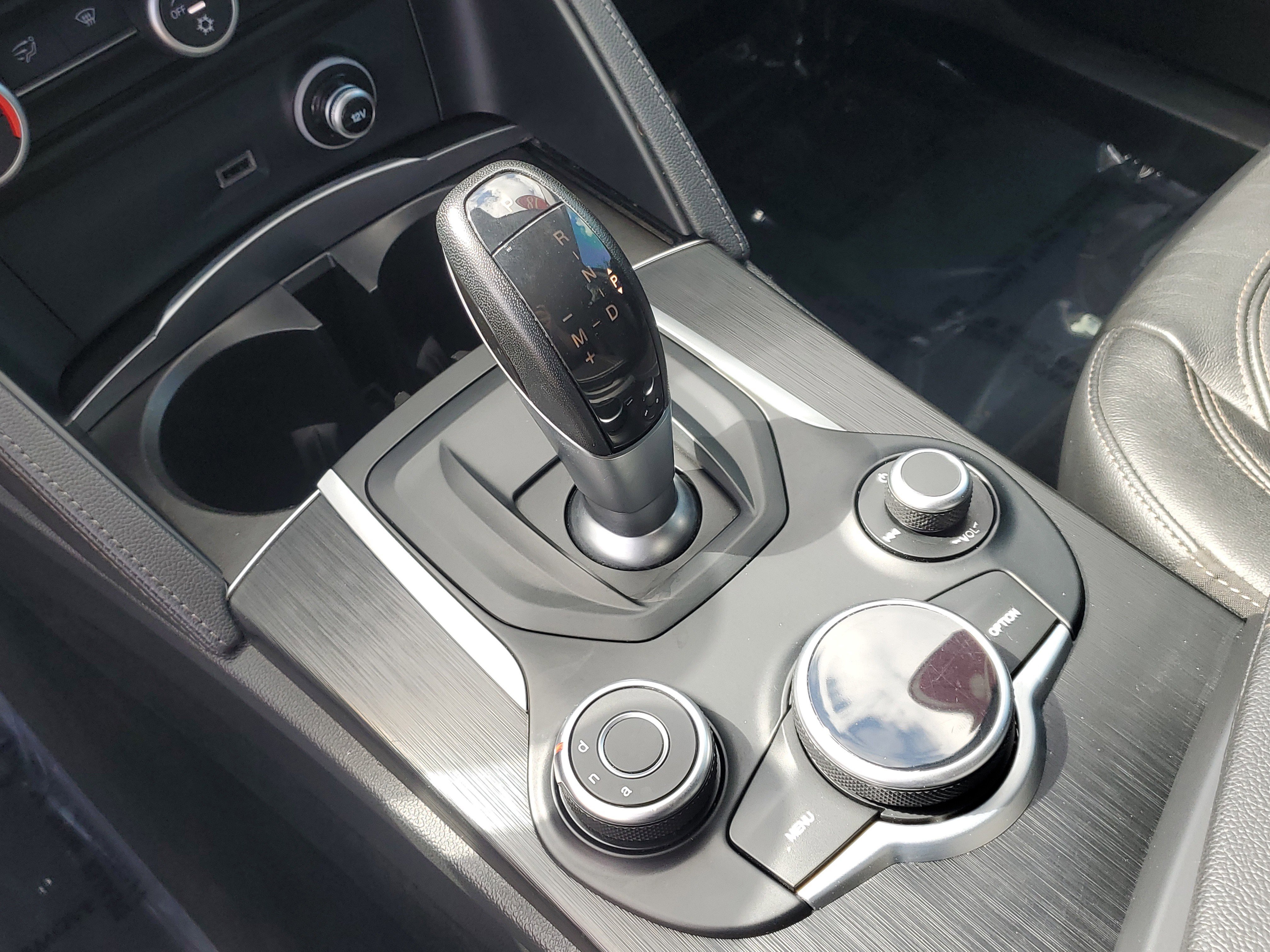 Used 2018 Alfa Romeo Stelvio AWD image 28