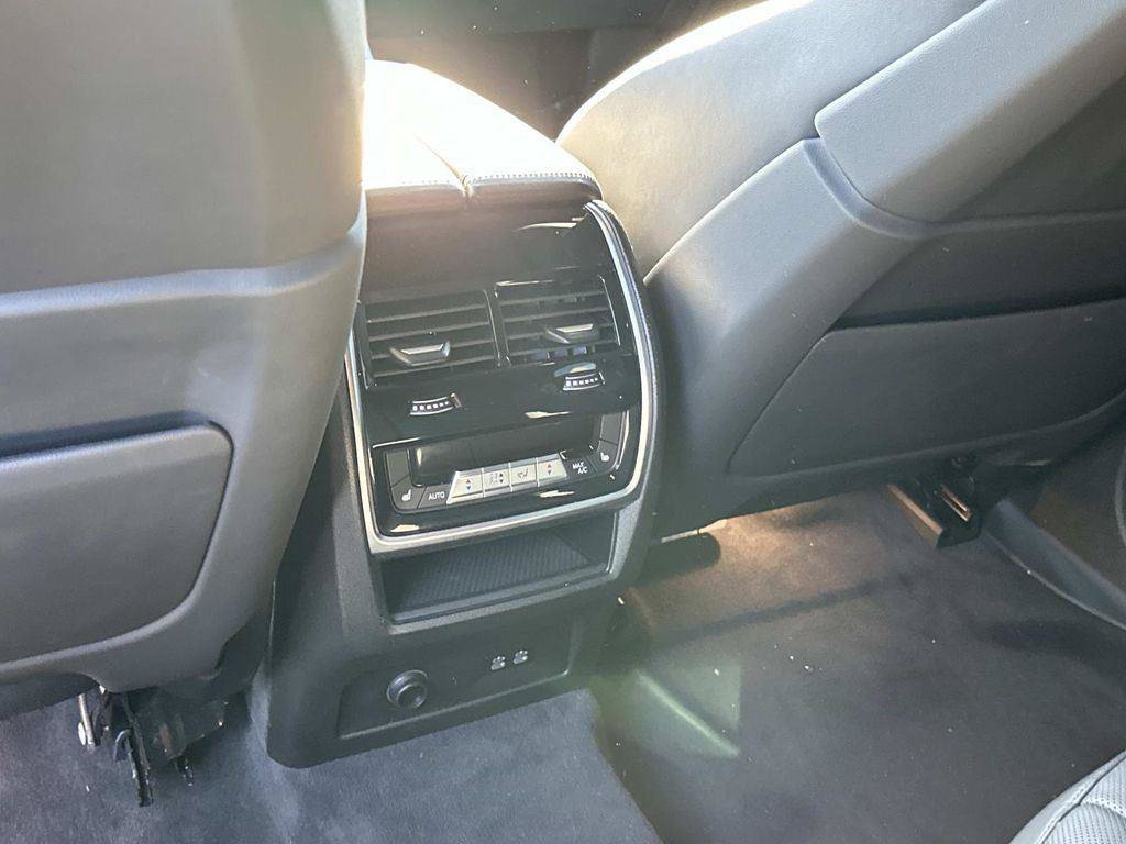 Used 2025 BMW XM AWD/4WD image 33