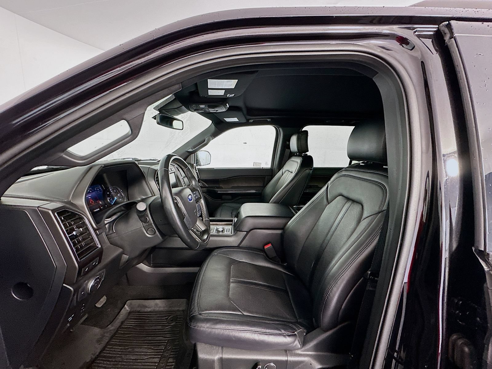 Used 2019 Ford Expedition Limited w/ Equipment Group 302A AWD/4WD image 22