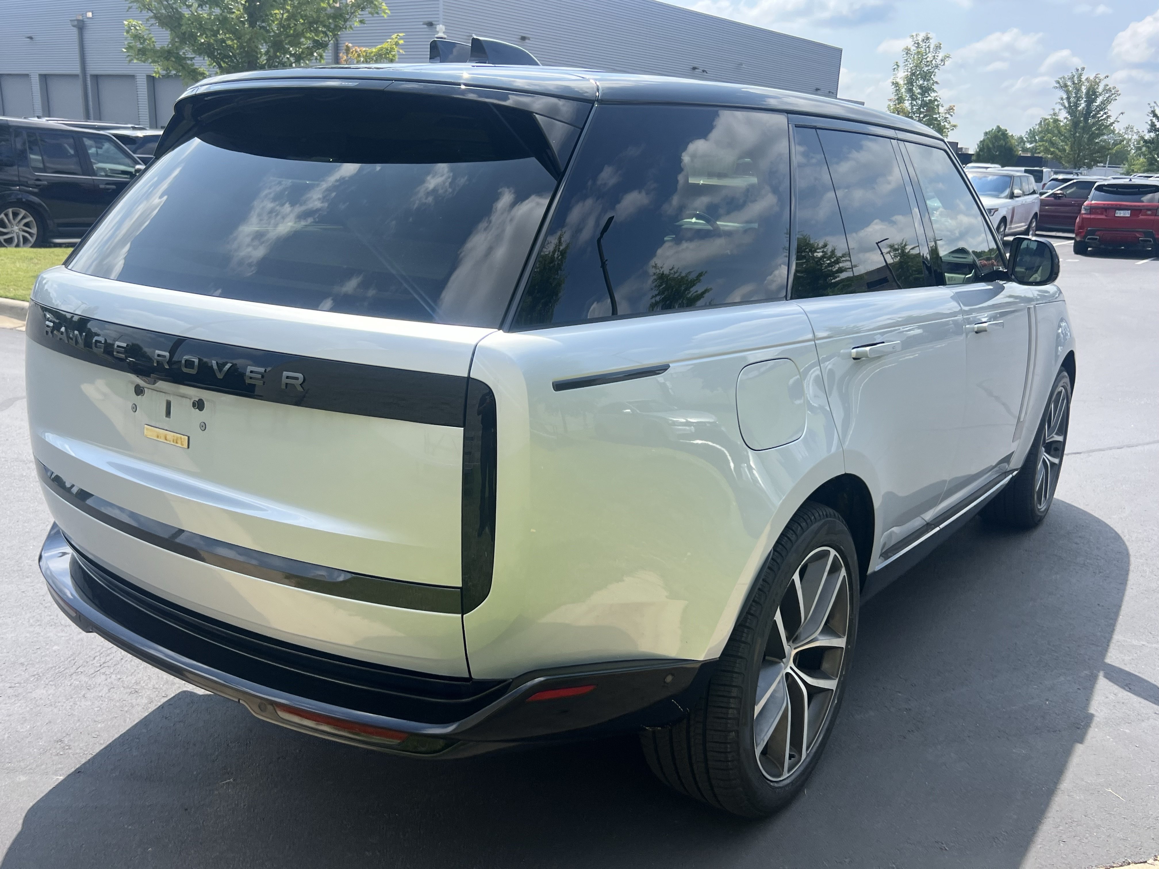 Certified 2025 Land Rover Range Rover SE AWD/4WD image 7