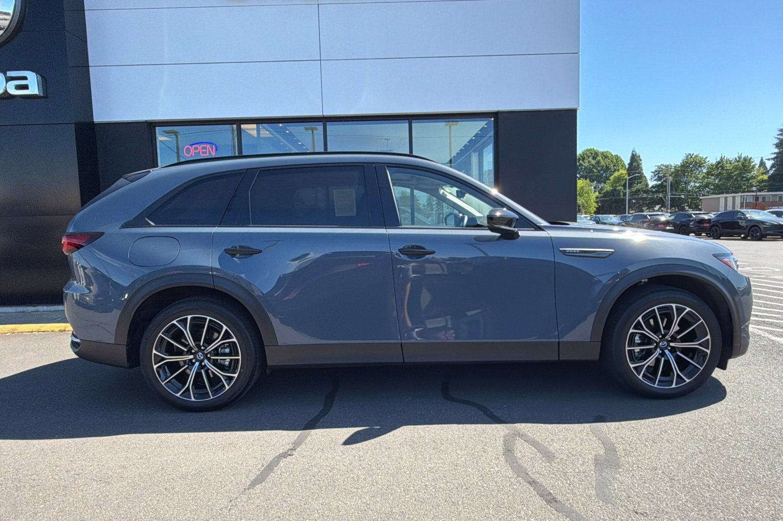 Used 2025 MAZDA CX-70 Plug-In Hybrid w/ Premium Pkg AWD/4WD image 3