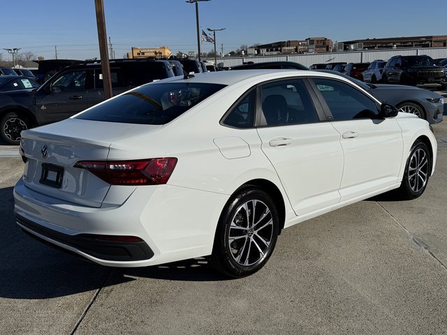 Used 2024 Volkswagen Jetta Sport image 8