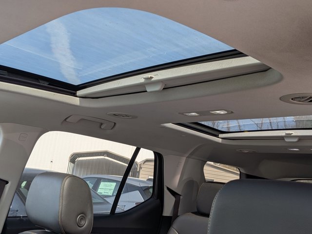 Used 2021 Chevrolet Traverse LT w/ LT Premium Package image 8