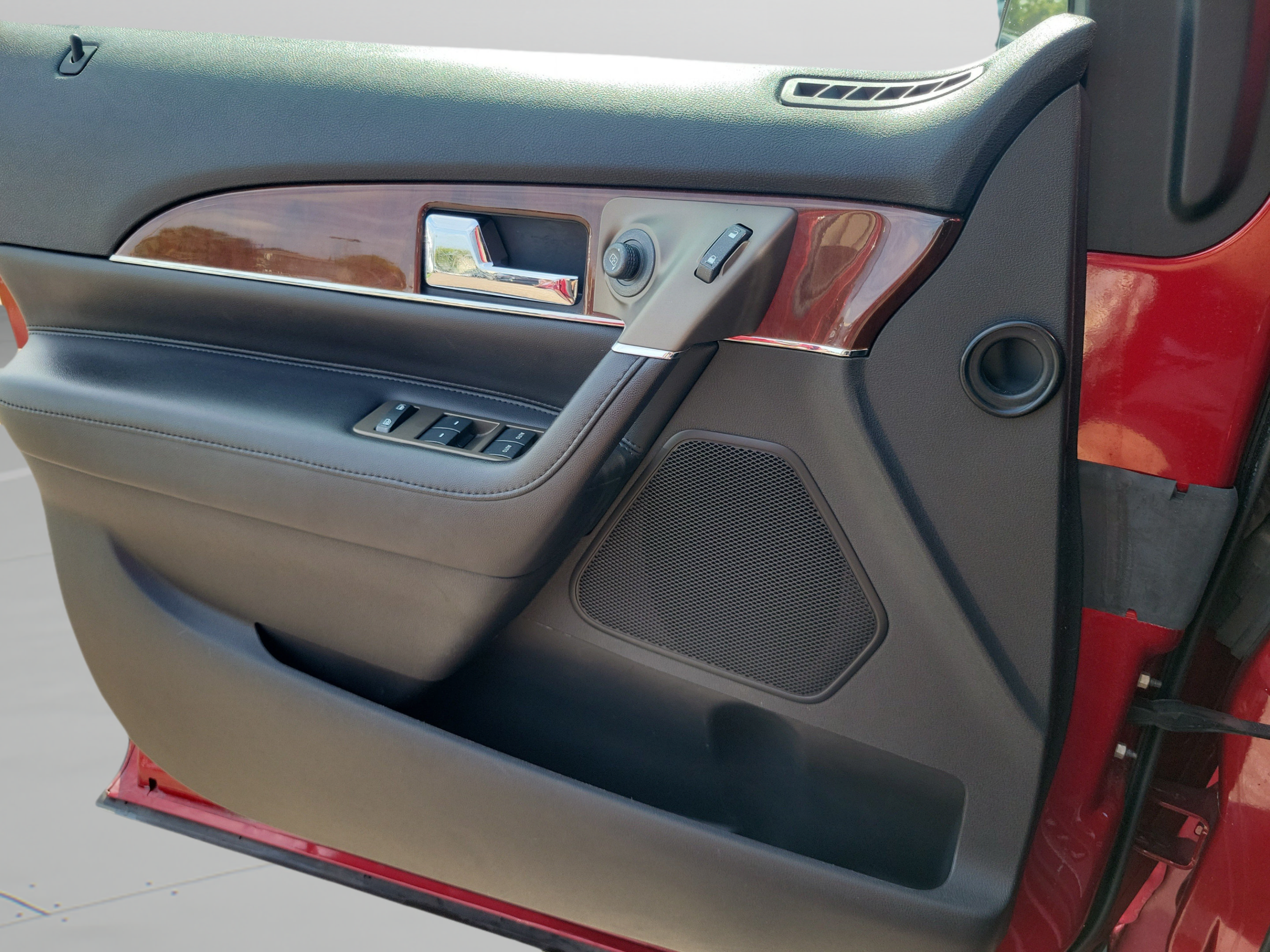 Used 2013 Lincoln MKX FWD image 25