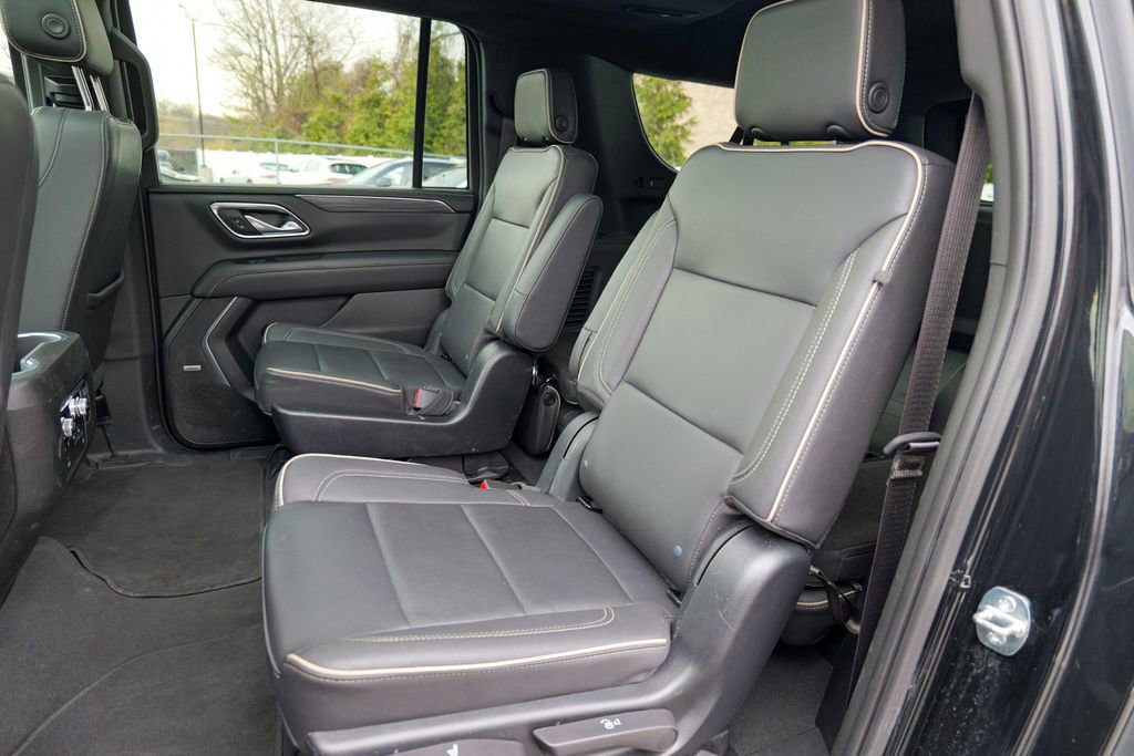Used 2023 GMC Yukon XL SLT w/ SLT Premium Package image 28