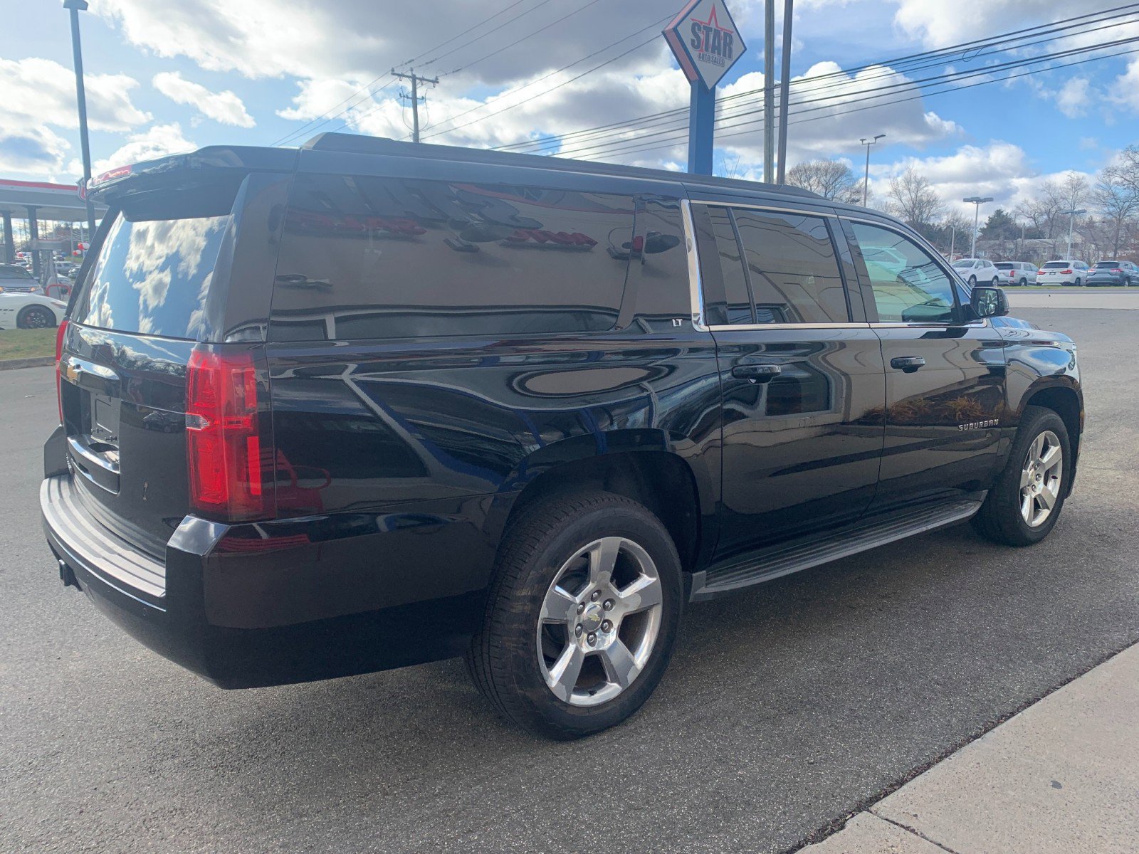 Used 2016 Chevrolet Suburban LT image 7