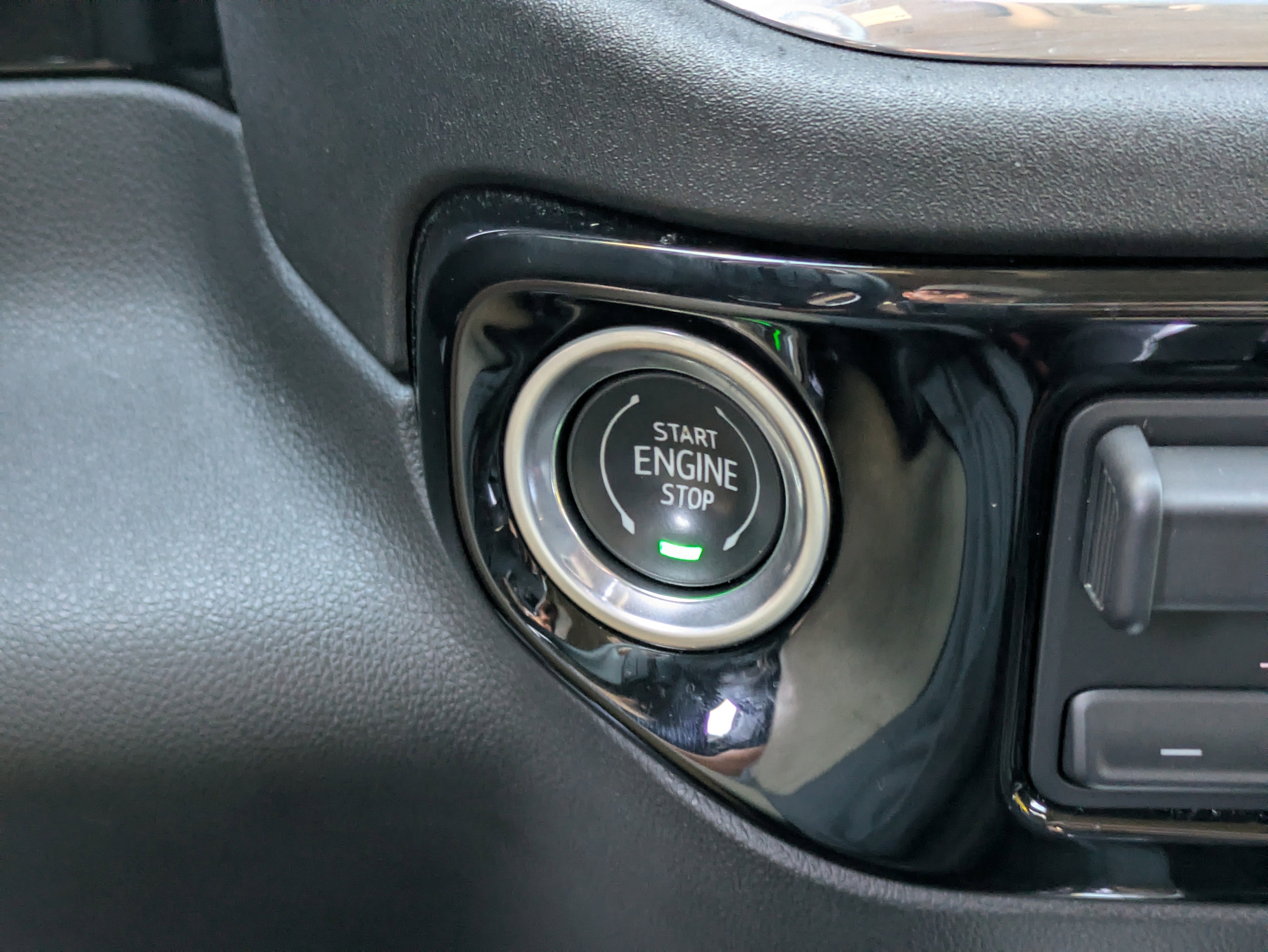 Used 2024 Chevrolet Silverado 1500 LTZ w/ Technology Package image 28