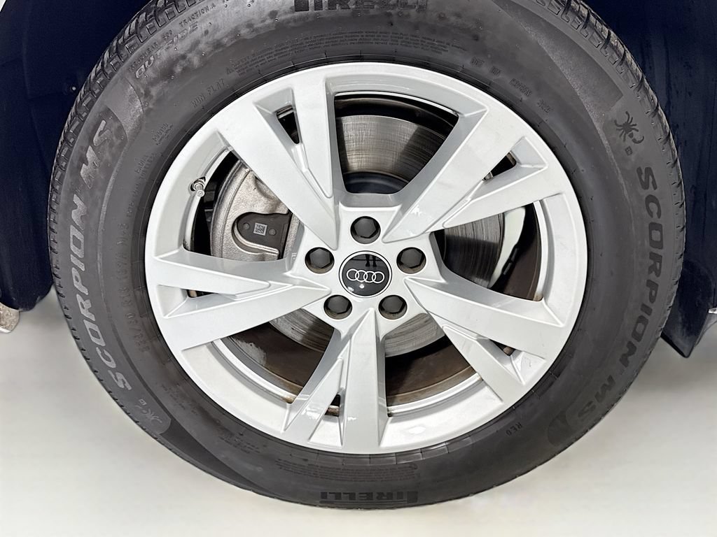 Certified 2025 Audi Q5 Premium w/ Convenience Package AWD/4WD image 32