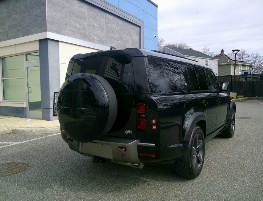 Used 2023 Land Rover Defender 130 X-Dynamic SE AWD/4WD image 18