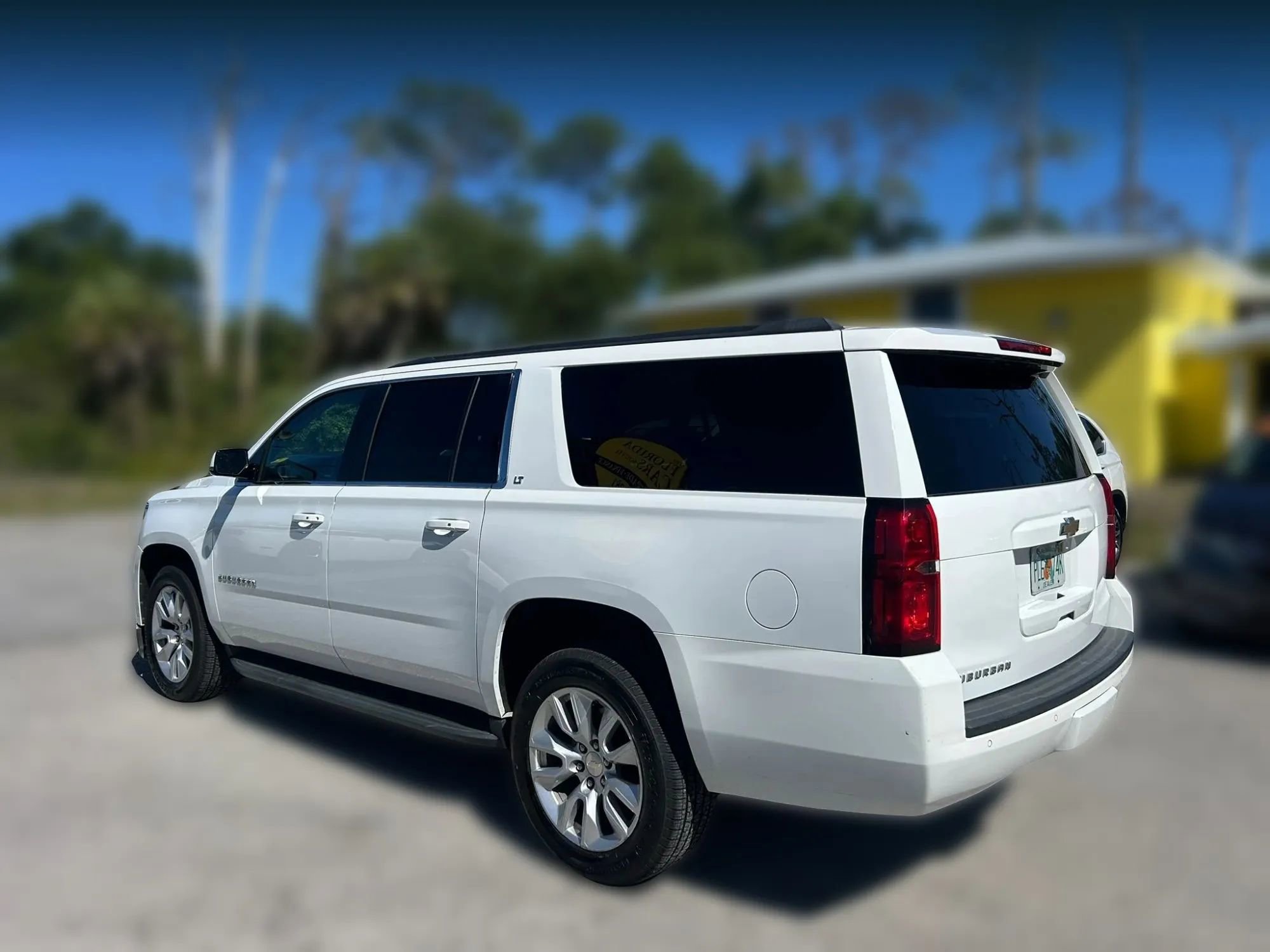 Used 2017 Chevrolet Suburban LT RWD image 5