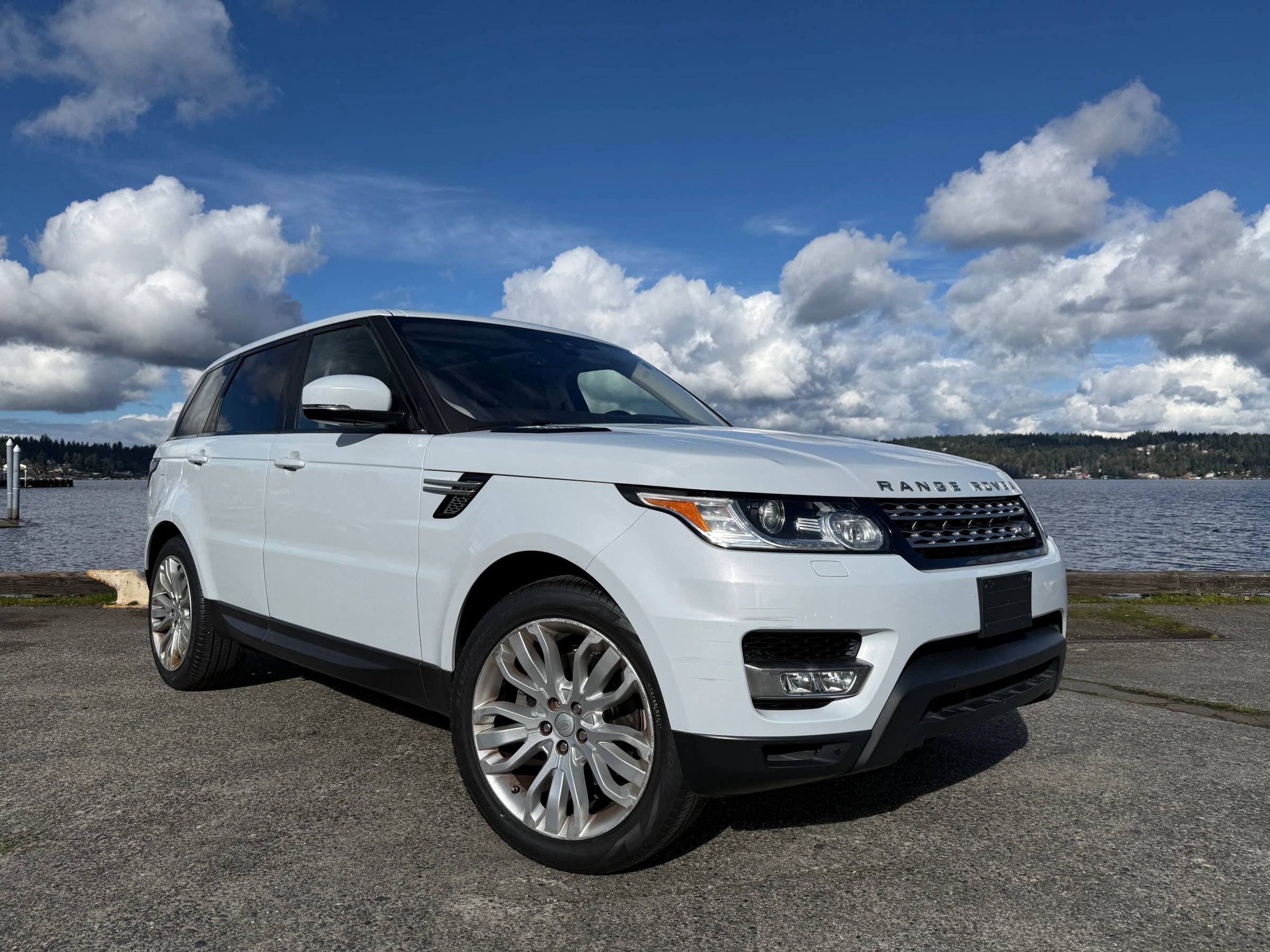 Used 2017 Land Rover Range Rover Sport HSE image 11