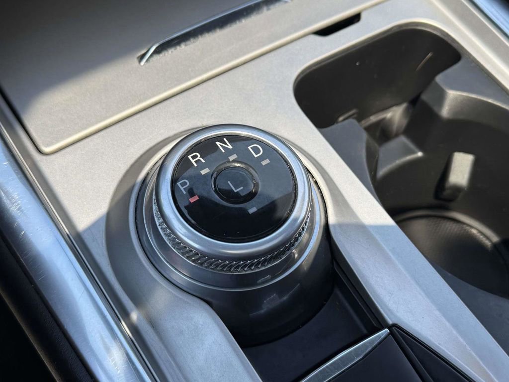 Used 2022 Ford Explorer XLT w/ Equipment Group 202A AWD/4WD image 11