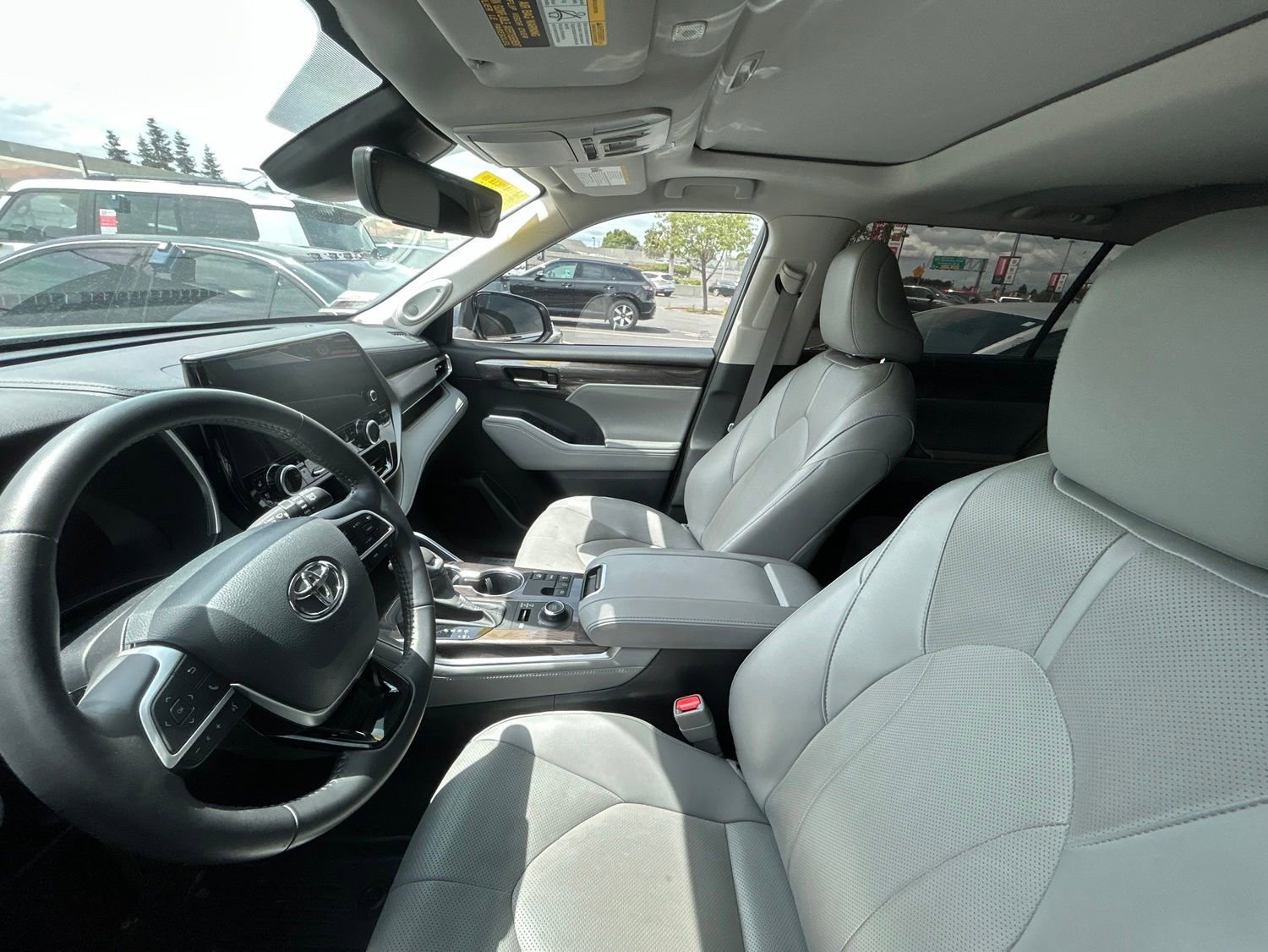 Used 2024 Toyota Highlander Limited AWD/4WD image 6
