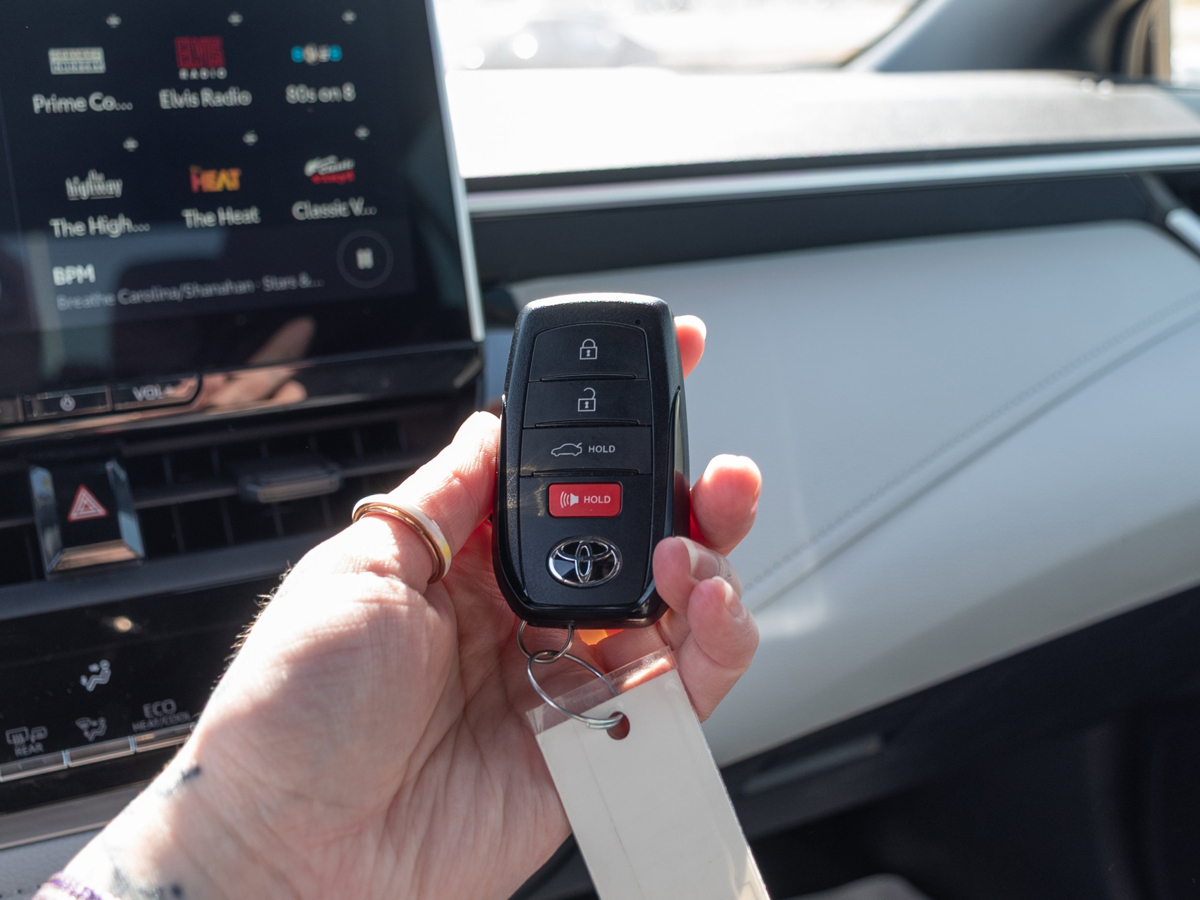 Used 2025 Toyota Corolla SE w/ SE Premium Package image 16