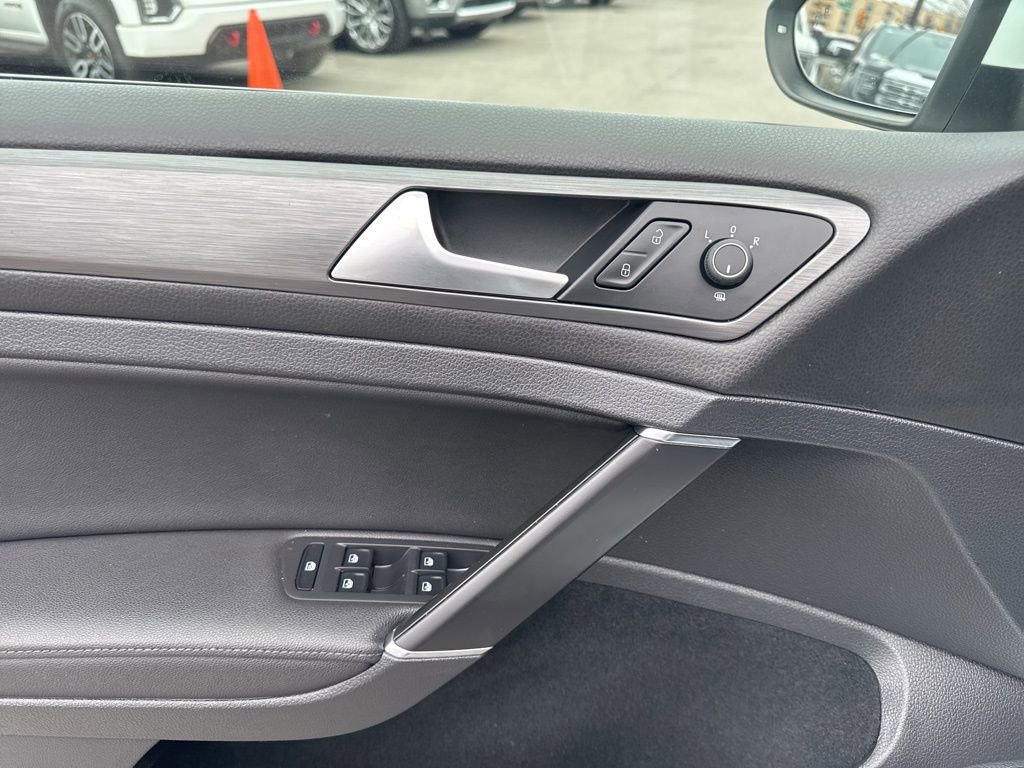 Used 2021 Volkswagen Golf 4-Door image 11