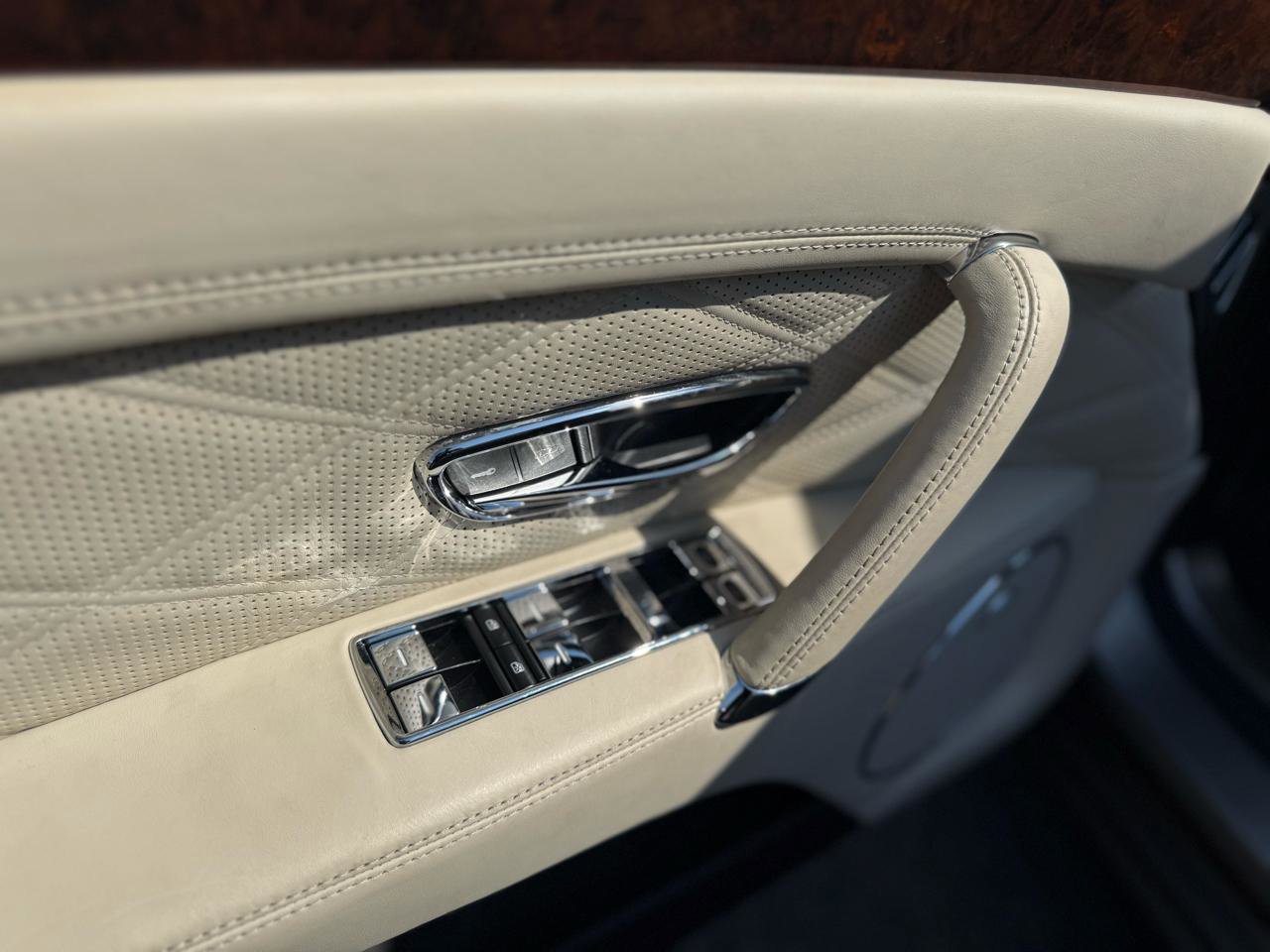 Used 2014 Bentley Flying Spur W12 AWD/4WD image 18