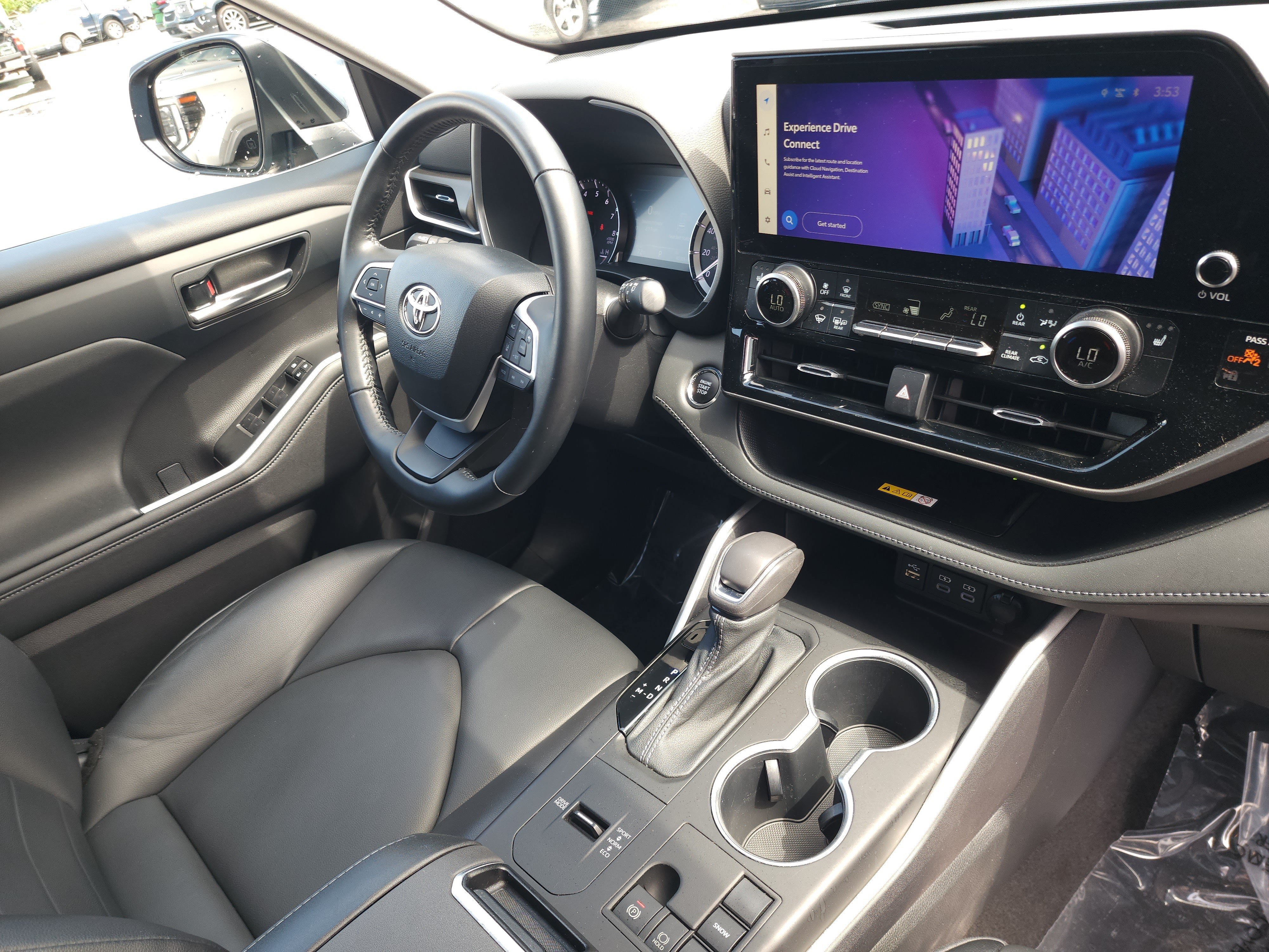 Used 2023 Toyota Highlander XLE FWD image 15