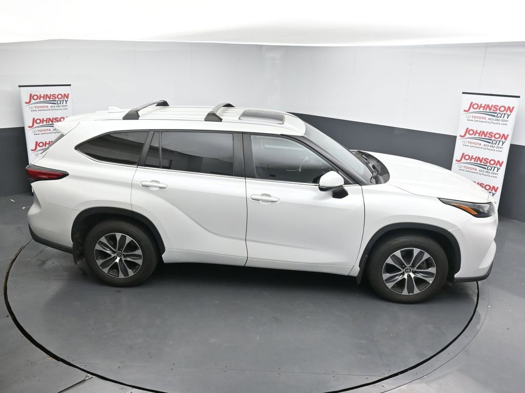 Used 2023 Toyota Highlander XLE AWD/4WD image 24