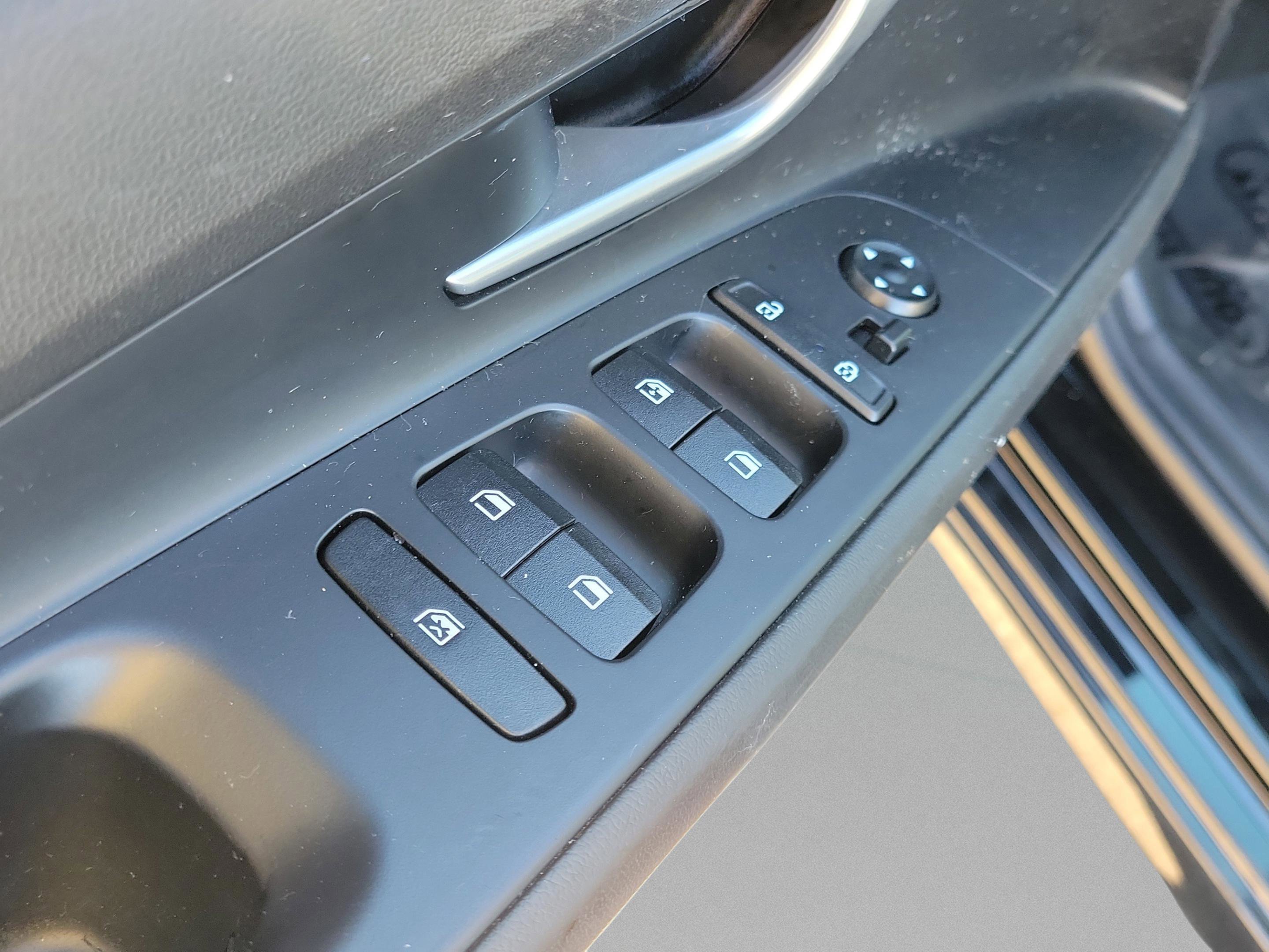 Used 2023 Hyundai Elantra SEL w/ Convenience Package image 12