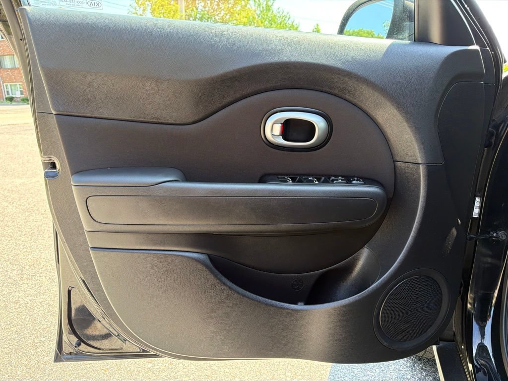 Used 2019 Kia Soul FWD image 12